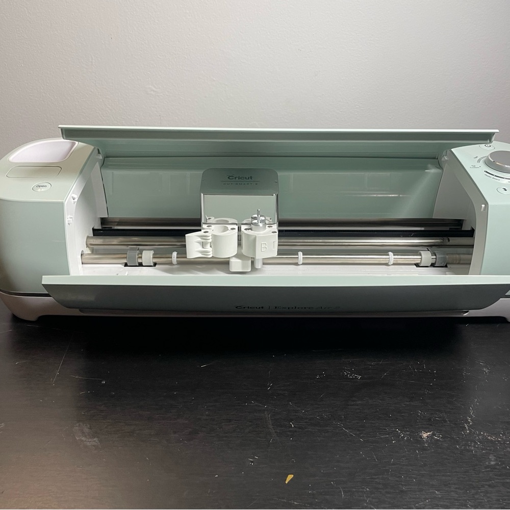 Cricut Explore Air 2 in Light Green (No Cord) - Picture 5 of 7